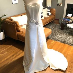 Size 12 / White / Satin wedding dress